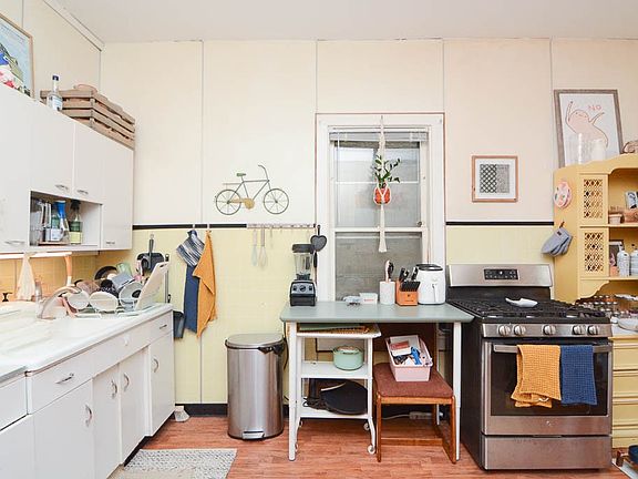 2nd image of 3426 N Lincoln Ave Unit 2
