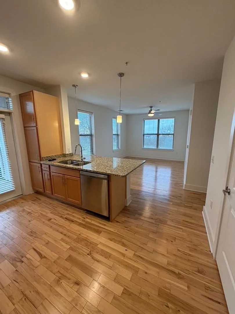 Artisan Hill — Photo 4