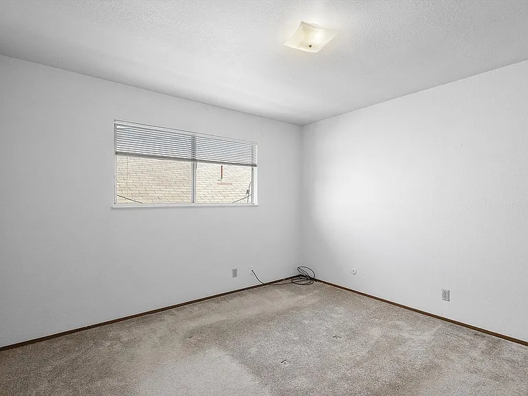 1336 Broadway #B - 2 bedroom | 1 bath | Upper unit w/ a private balcony — Photo 10