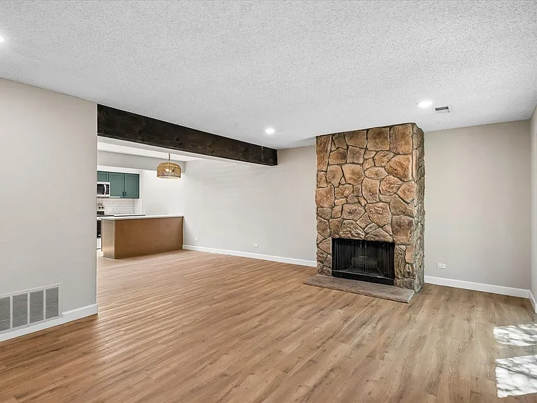 2815 S Locust St — Photo 11