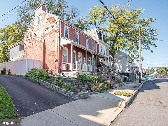 2nd image of 814 E Chestnut St