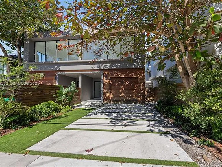 2984 Coconut Ave — Photo 1