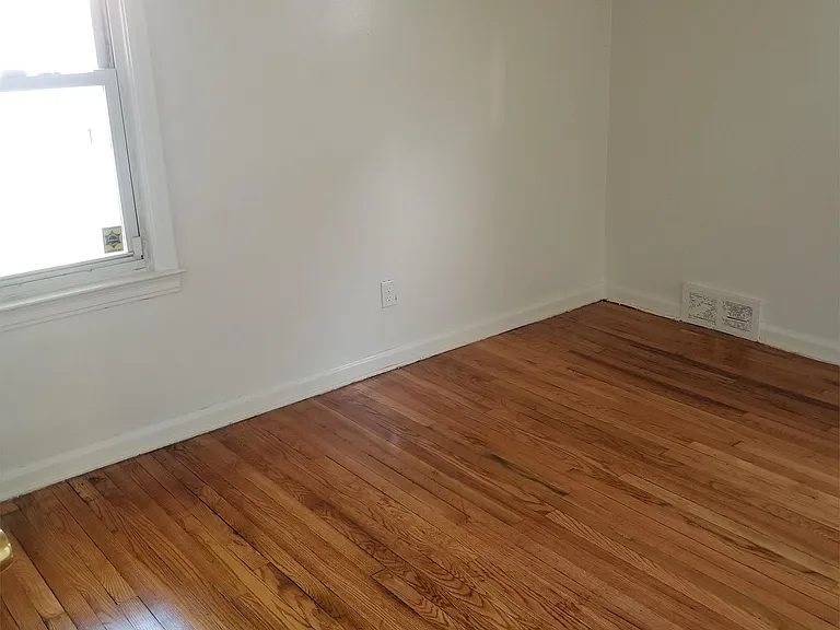 15332 Saint Marys St — Photo 11