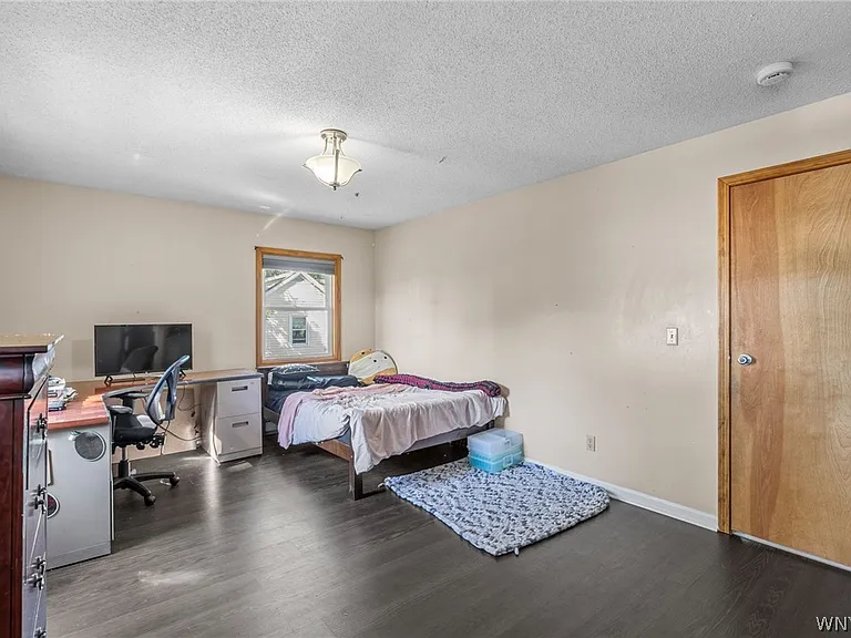 114 Flohr Ave — Photo 28