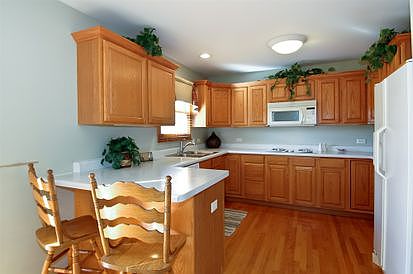 3rd image of 1053 Winslow Ave