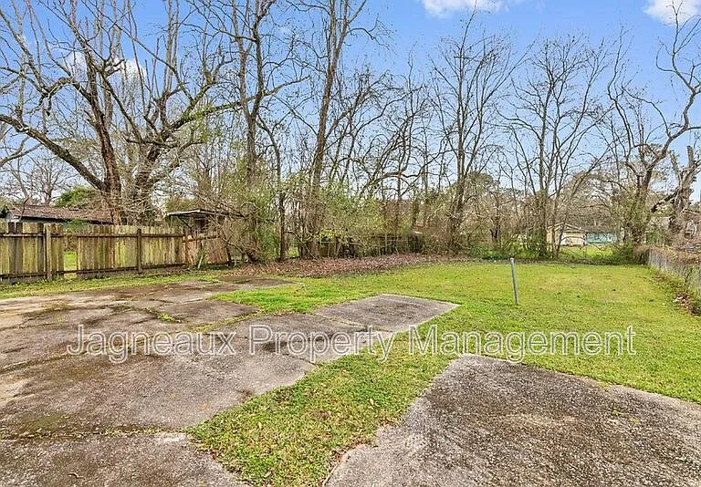 2518 Ernest St — Photo 4