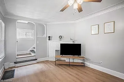 3 bed, $1,800 — Photo 2