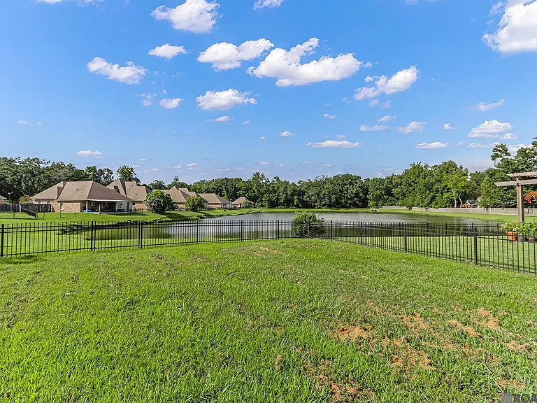 8671 Summer Grove Ave — Photo 3