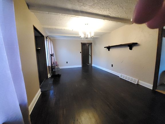4th image of 2414 Marion St