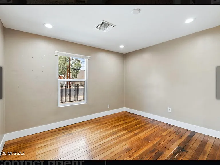 426 E 9th St — Photo 7