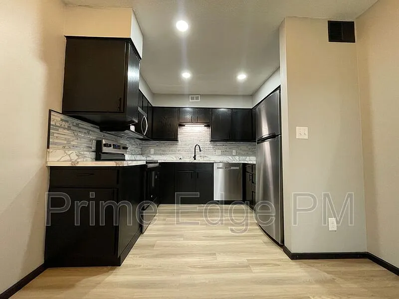 1 bed, 1.0 bath, 795 sqft, $995 — Photo 3