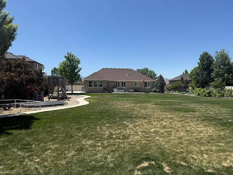 254 N Constitution Dr W — Photo 49