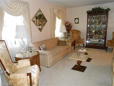 4th image of 26653 Sweetbriar Dr