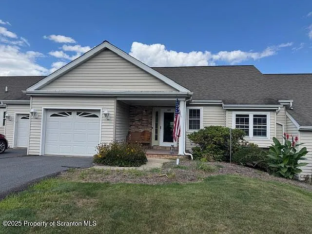 425 Woodland Way photo 1