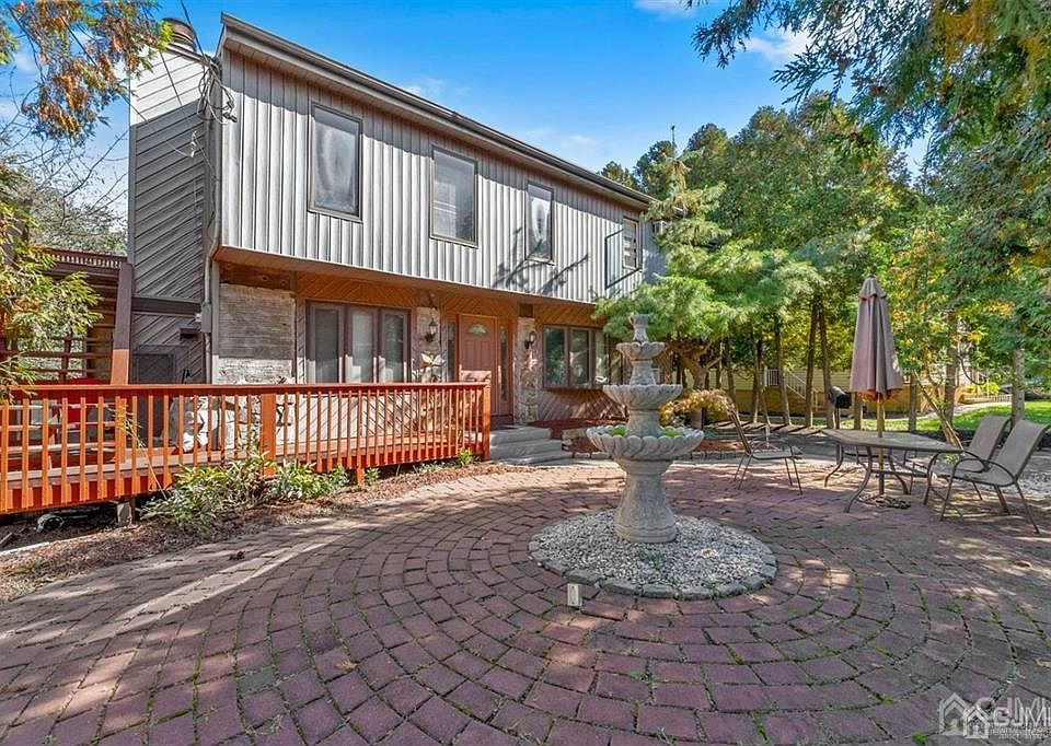1st image of 53 Hawthorne Dr