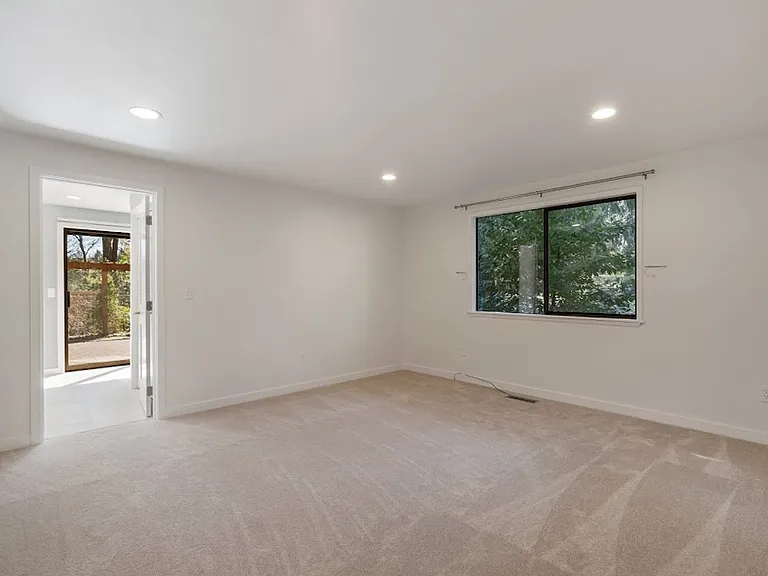 2217 Sahalee Dr W — Photo 14