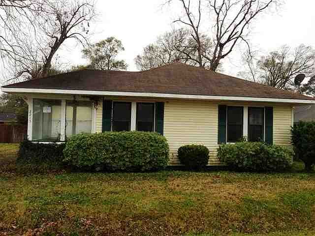 1st image of 2215 Woodrow Dr