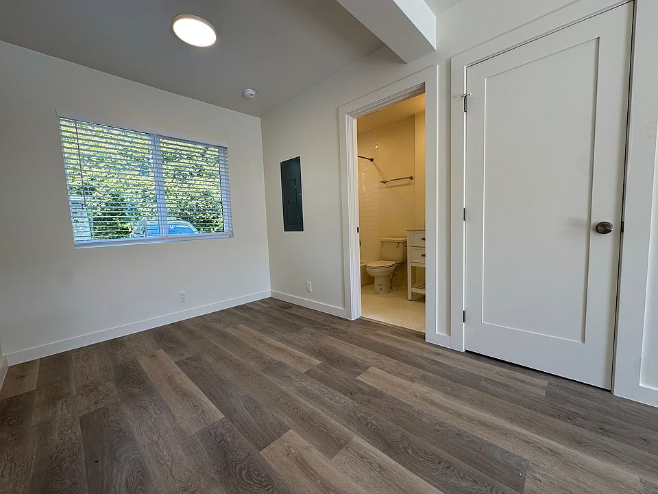 2nd image of 111 N La Cumbre Rd #19