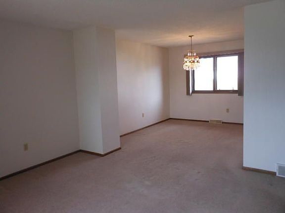 3rd image of 702 37th Ave S