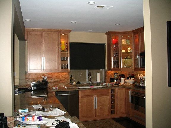 Large Kitchen W/36" cooktop and convestion oven.