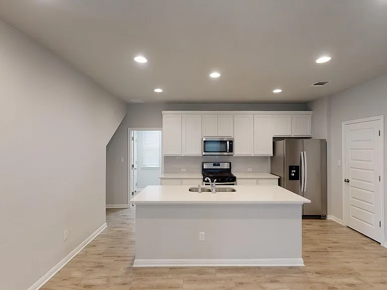 1708 Artesian Springs Xing — Photo 4