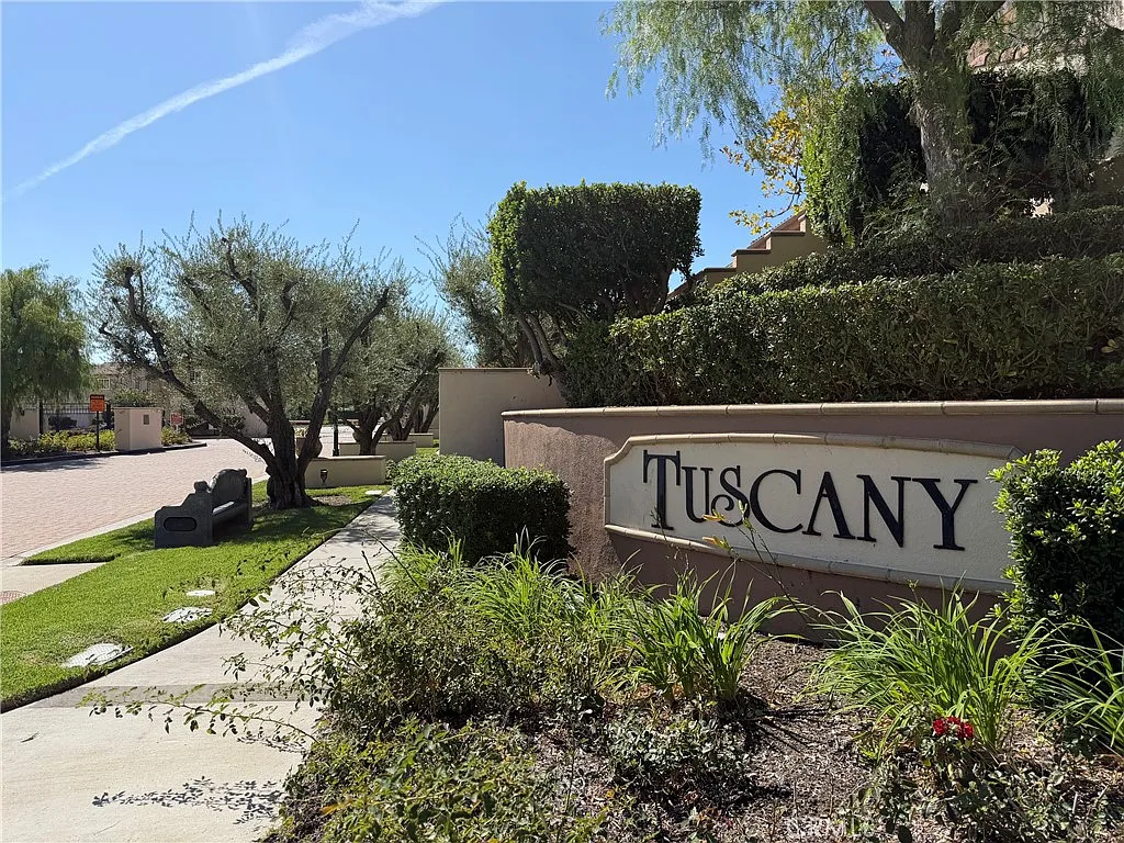 2 bed, 2.5 bath, 1122 sqft, $3,500 — Photo 1