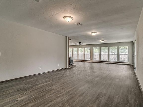 5th image of 11225 NW 110th St