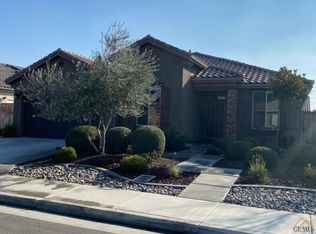 9415 Red Pine Dr, Shafter, CA