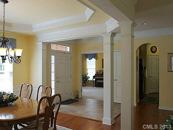 3rd image of 10486 Bethpage Dr