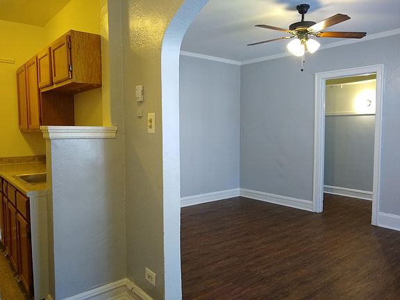 5th image of 1528 W Pratt Blvd APT 200