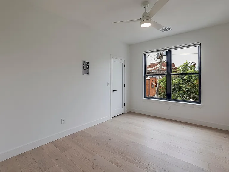 309 W Daggett Ave #207 — Photo 9