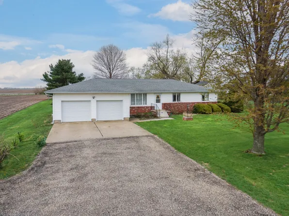 1109 W 4th St, Delavan, IL 61734