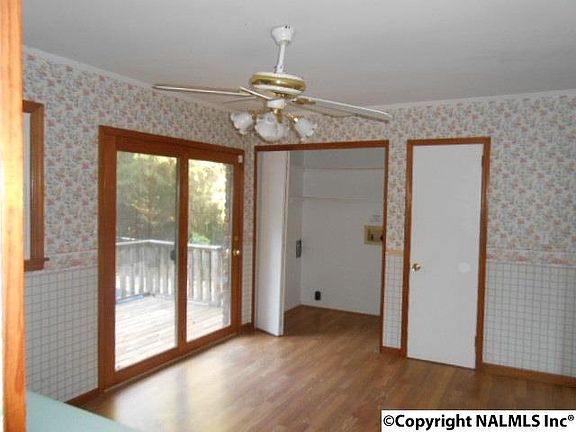 3rd image of 3427 Darlene Cir NW