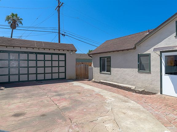 3rd image of 930 E 12th St