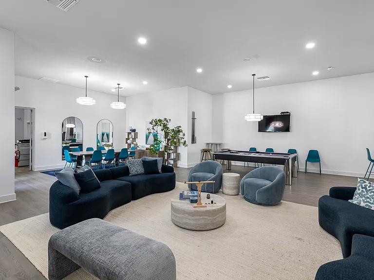 Blu on Marina Boulevard — Photo 14