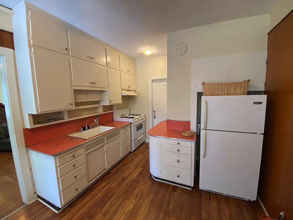 137 Nicoll St.