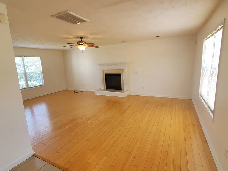 24 Sapphire Dr — Photo 5