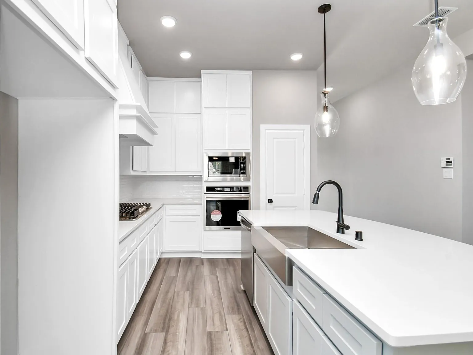4 bed, 3.0 bath, 2490 sqft, $3,200 — Photo 1