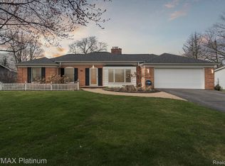 1109 Woodview Dr, Flint, MI