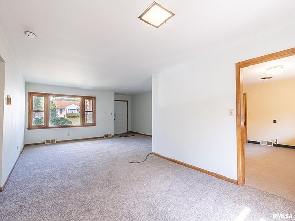 3rd image of 1134 W Lakecrest Dr