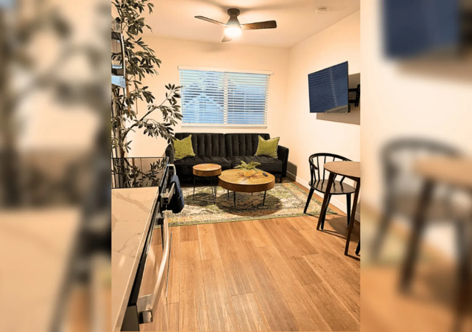 Stylish 1BR | Near Downtown Beaches North Park (8) — Photo 4