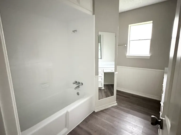 401 Lake Louise Ct — Photo 31