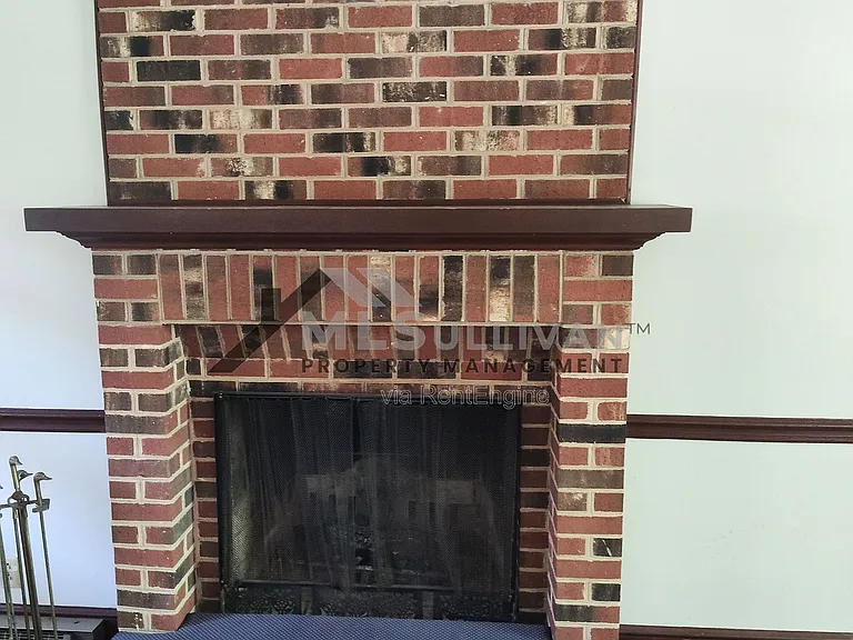 100 S Hassel St — Photo 11