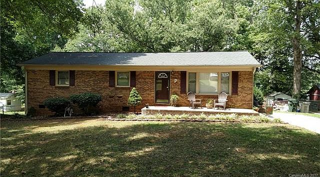 1st image of 3017 Briarwood Ln