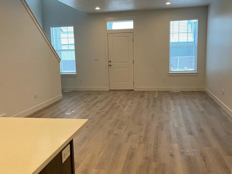 2128 W 775 N — Photo 3