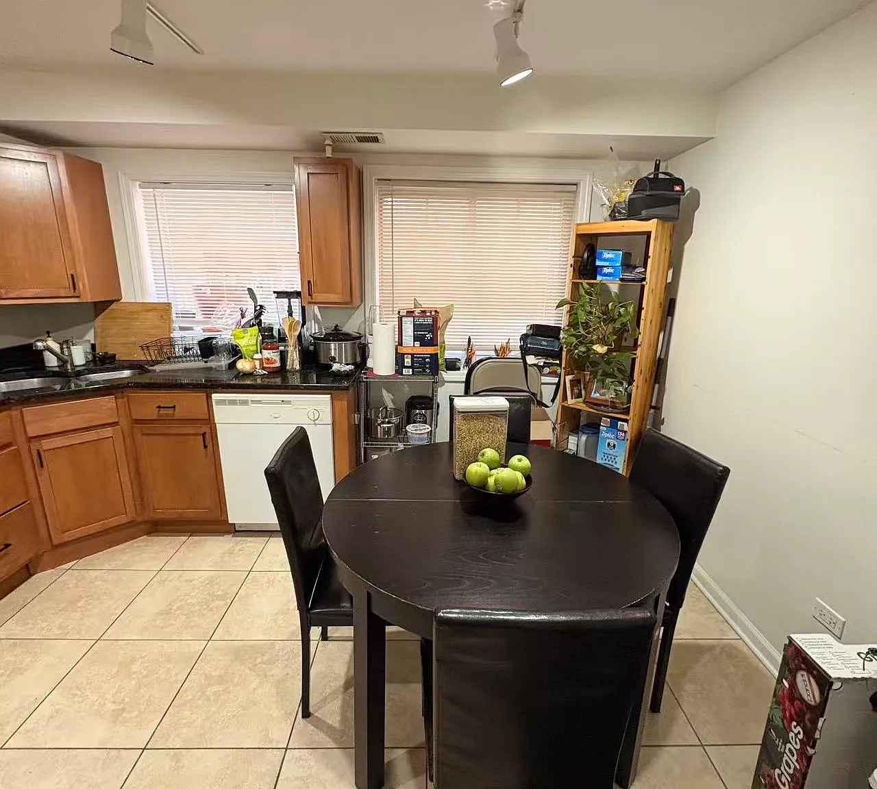 3 bed, 1150 sqft, $2,700 — Photo 3