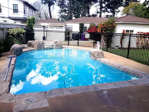 3rd image of 4632 Whitewood Ave