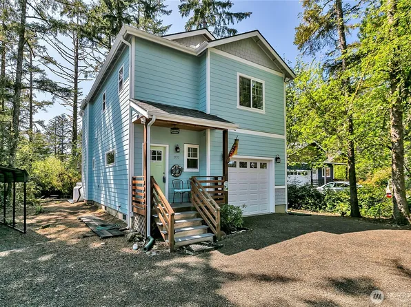 929 Discovery Avenue SE, Ocean Shores, WA 98569