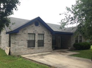 12 Rosebud Cres, Uvalde, TX 78801