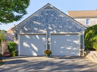 28 Oak Gln, Yarmouth Port, MA 02675